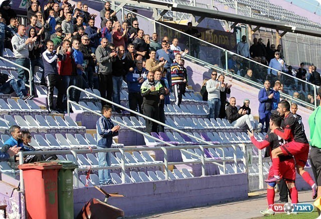 רביבו חוגג עם הקהל (לירן דורף)